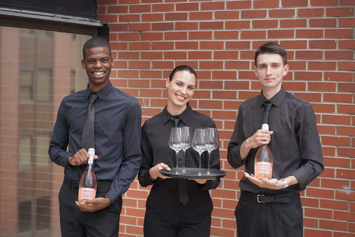 Команда официантов и поваров NiloV Catering на мероприятии